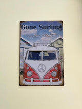 PLAQUE MÉTAL GONE SURFING 30X20 CM - PLAQUE DECORATIVE - ANIMAUX-RESINE.FR