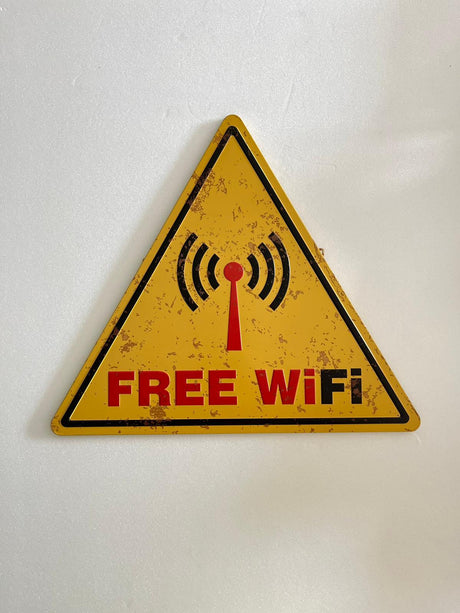 PLAQUE TRIANGLE MÉTAL WIFI 30x35 CM - PLAQUE DECORATIVE - ANIMAUX-RESINE.FR